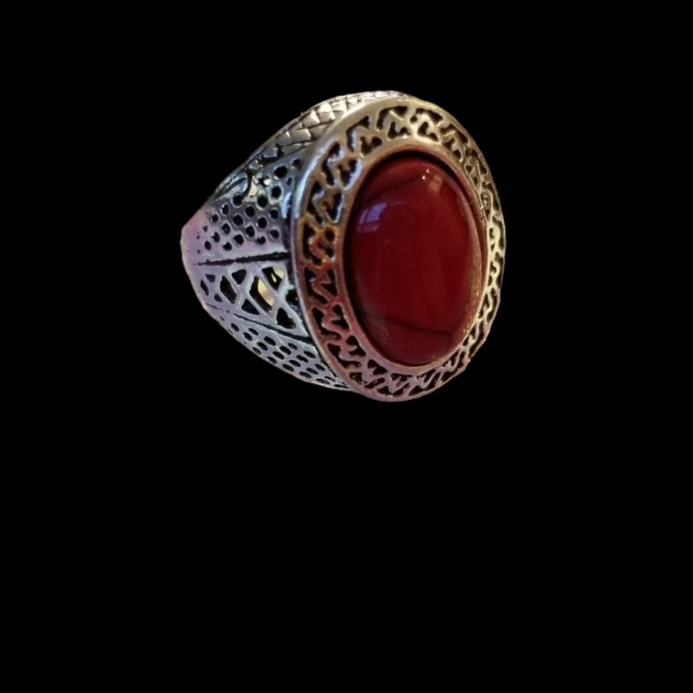 💎 Red resin stone metal ring
